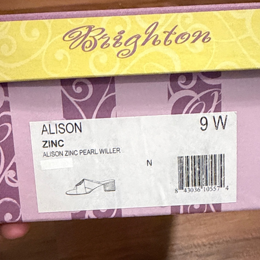 New in Box Brighton Women's Silver sandals with Short Heel - Picture 2 of 4